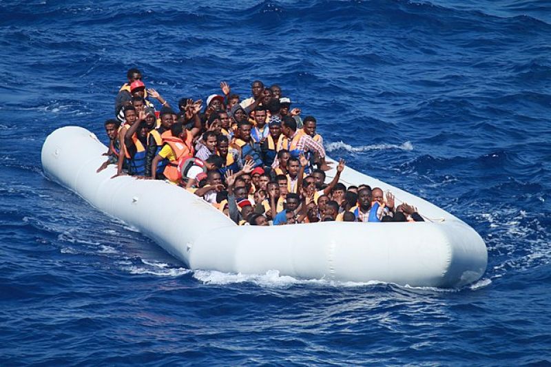 inflatable-boat-carrying-migrants-13858b85a0c0215a1b744f0d16aa87481627624648.jpg