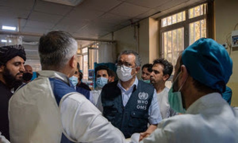 who-director-general-tedros-adhanom-ghebreyesus-centre-speaks-to-hospital-staff-at-the-wazir-mohammad-akbar-khan-national-hospital-in-kabul-afghanistan-05d26aaff84427f952658063413e68bb1632389436.jpg