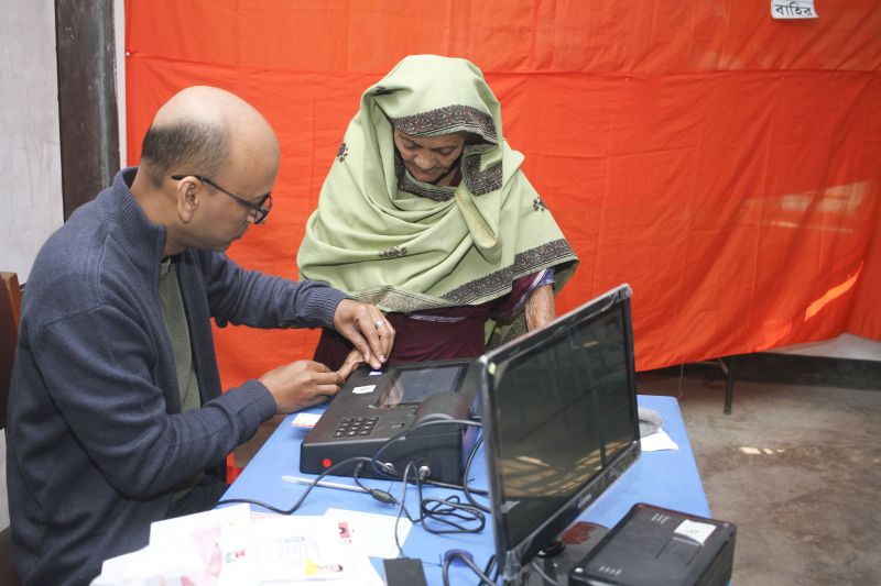 voting-with-evms-in-the-dhaka-city-elections-on-saturday-f7bbc4a3d3c2ebe7c0dbc5b8ab1483401641375614.jpg