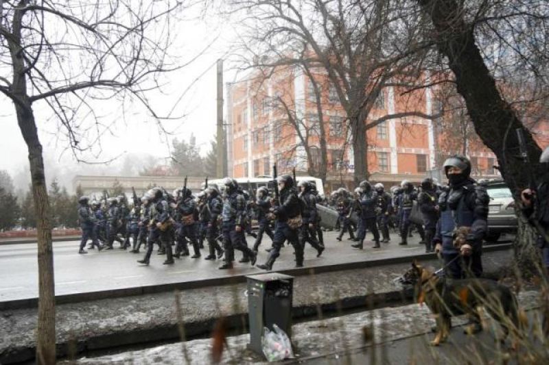 kazakh-riot-police-walk-to-block-demonstrators-gathering-during-a-protest-in-almaty-kazakhstan-january-5-2022-0380d9f00f3b37c0df4dcc95b49e8bc21641721292.jpg