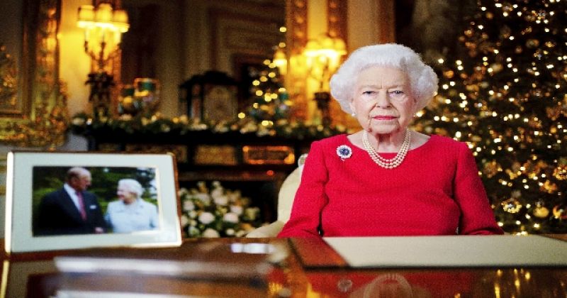 queen-elizabeth-records-her-annual-christmas-broadcast-in-windsor-castle-england-5583774d875e7c7ed92ab59b98f28d4f1641831519.jpg