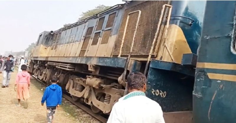 train-mahua-express-train-derailed-at-gazipur-on-thursday-jan-20-2022-7c13f0f426fc63bcc6e8ce5754ed93fa1642673713.jpg