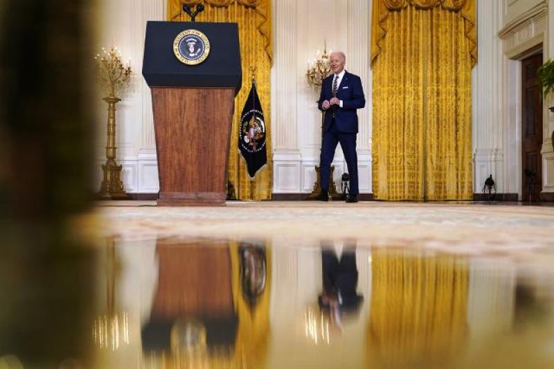 president-joe-biden-arrives-to-speaks-at-a-news-conference-in-the-east-room-of-the-white-house-in-washington-wednesday-jan-61bfdb5df752e196a3ff354fd9a878bc1642702643.jpg
