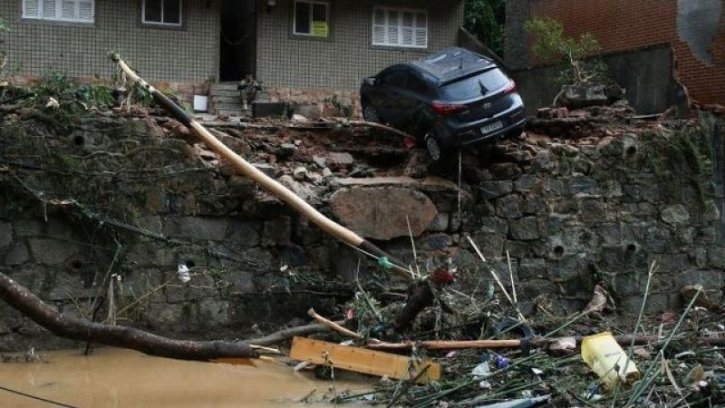 disasters-cars-and-entire-homes-were-swept-away-by-the-floodwaters-in-petrapolis-brazil-18b9f7fbf2a7f4fe34f6020587072af81645075605.jpg