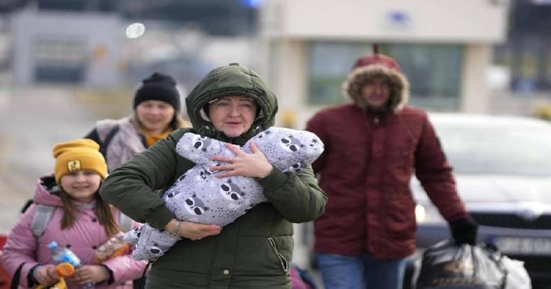 migration-a-family-arrive-at-the-border-crossing-in-medyka-poland-wednesday-march-2-2022-after-fleeing-from-the-ukraine-56b601bfeaa8d93fffd9b2e6347ae8c31646288552.jpg