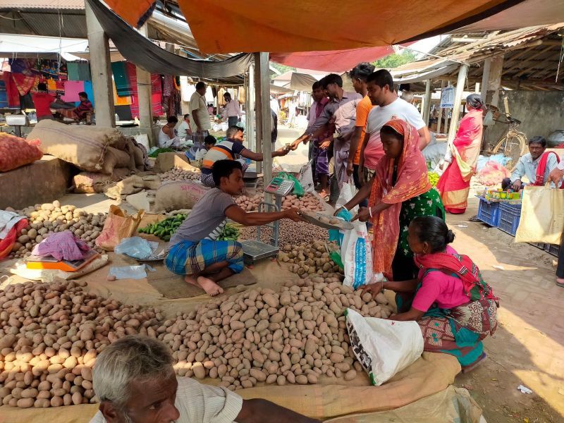 potato-on-sale-in-a-rajshahi-market-3827eef1d3c5e541a35e70931095acb21651251803.jpg