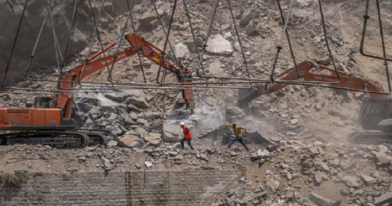 rescue-workers-run-for-cover-as-earth-movers-dig-through-rubble-of-a-collapsed-tunnel-in-ramban-district-south-of-srinagar-indian-controlled-kashmir-friday-may-20-2022-1dac15e926a61b65f0bb3a89eb9352e41653152374.jpg