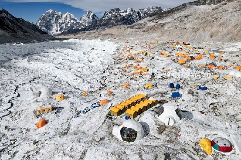 the-base-camp-produces-up-to-4000-litres-of-urine-per-day-7d5767e4ca29c0eb4208a155afa4b3621655444993.jpg
