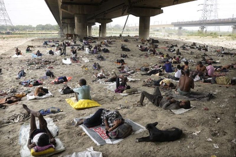 homeless-people-sleep-in-the-shade-of-an-overbridge-on-a-hot-day-in-new-delhi-friday-may-20-2022-61a5ba025a392cfc8e46757aed15e3ab1655793370.jpg