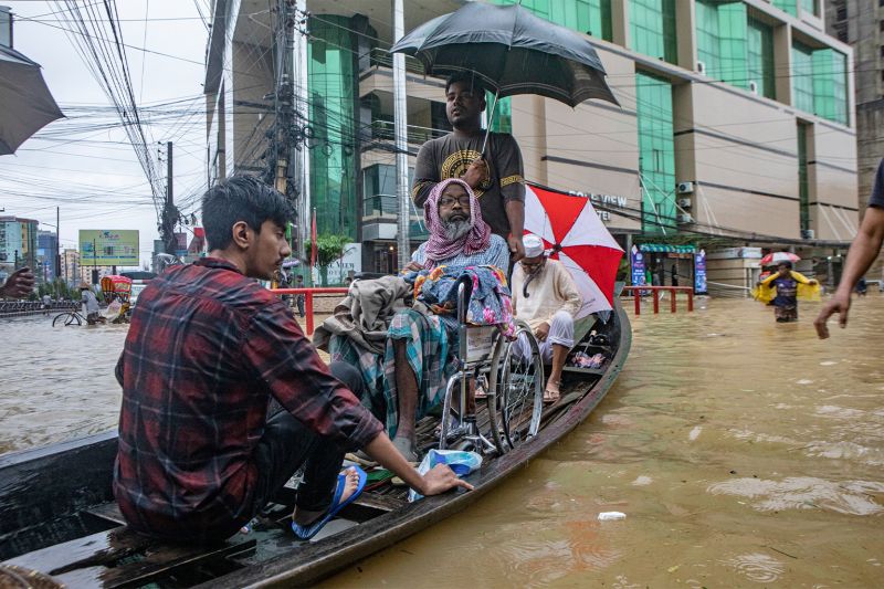 people-in-the-regions-affected-by-floods-have-resorted-to-boats-to-traverse-the-cities-5f6bd9b60854136a5480caacc6182ac31657086929.jpg