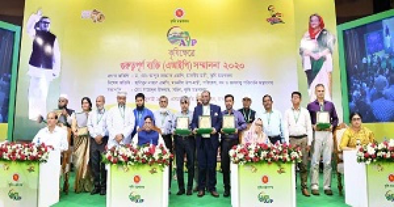 recipients-of-the-aip-awards-in-dhaka-on-wednesday-dfdcce39bf7cc04acee24b80a4bf8ad11658944151.jpg