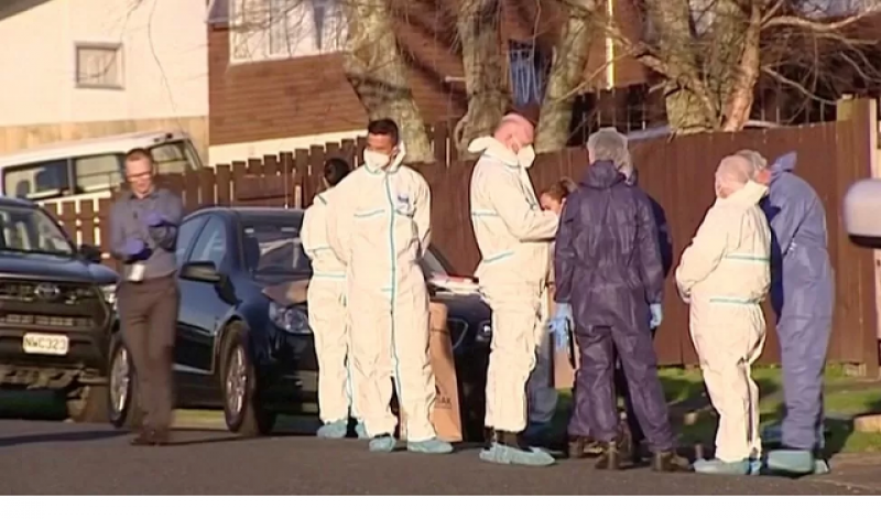 forensic-experts-outside-the-home-in-aucklands-suburbs-where-the-bodies-were-found-last-month-4098a7c6913760abe12b5d15ce7444761663219397.png