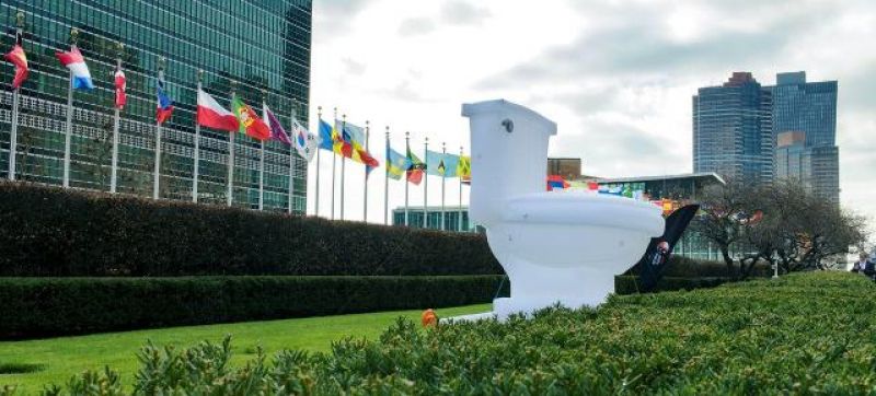 a-giant-inflatable-toilet-sits-on-the-front-lawn-of-the-un-headquarters-in-commemoration-of-world-toilet-day-58fbd5fb8f080c77b8ed528ac749375f1668783861.jpg