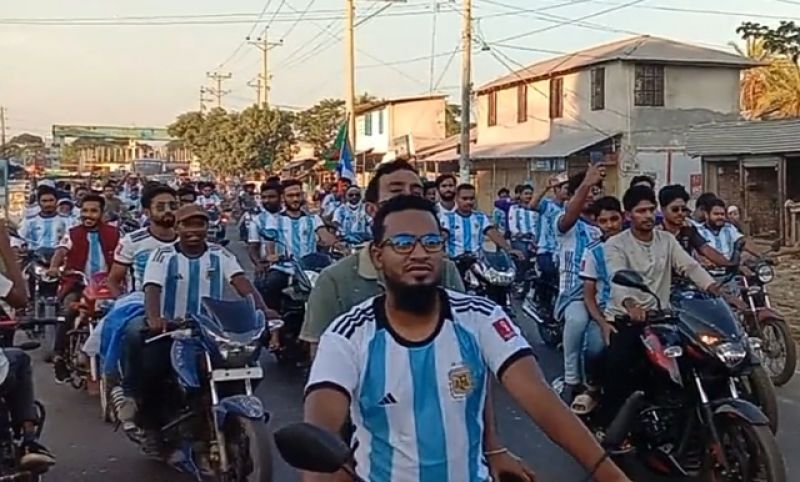 argentina-football-teams-bangladeshi-supporters-brought-out-a-bike-procession-in-kalapara-on-tuesday-6f62a75bc60940e2ed20d79216960d3b1669114253.jpg