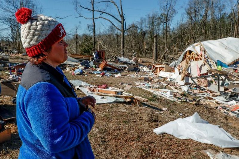 leighea-johnson-looks-over-what-is-left-of-her-home-after-a-tornado-that-ripped-through-central-alabama-earlier-this-week-destroying-her-home-on-saturday-jan-4fcc604b87e43bb7f1c7047deca0b96b1673762760.jpg