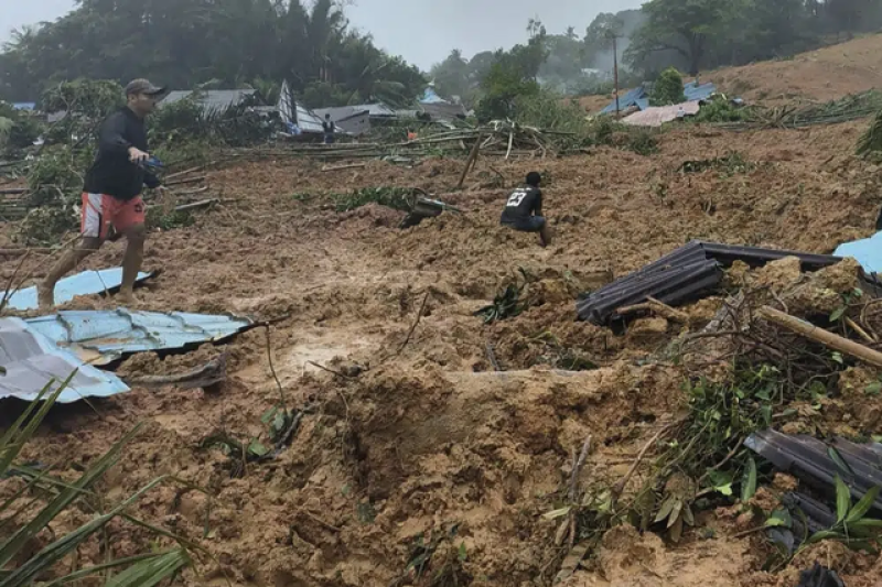 people-inpspect-the-site-where-a-landslide-hit-a-village-on-serasan-island-natuna-regency-indonesia-on-monday-march-6-2023-510cae87bea1128325cff4810ff231761678115310.png