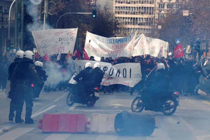 riot-police-operate-against-demonstrators-during-clashes-in-athens-greece-sunday-march-5-2023-9d466035253608254f694dfa0924fe6c1678112263.jpg