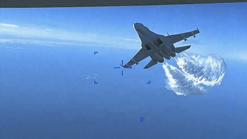 pentagon-video-shows-russian-jet-dumping-fuel-on-us-drone-d035b77b345423984a5c917a292bd5d01679027759.jpg