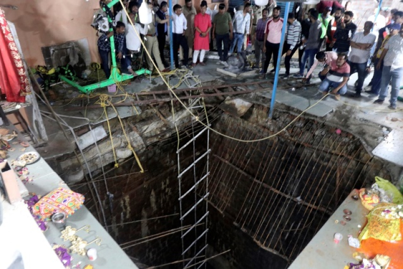 people-stand-around-a-structure-built-over-an-old-temple-well-that-collapsed-thursday-as-a-large-crowd-of-devotees-were-in-the-ram-navami-hindu-festival-in-indore-india-thursday-march-30-2023-b7b0f83a20989148f067afc5862f98831680239574.jpg