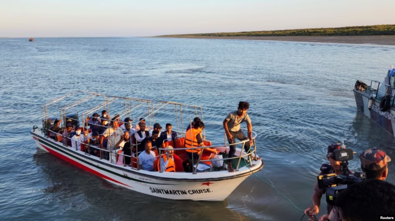 teknaf-cruise-boat-brings-back-tourists-from-saint-martin-island-recently-8ae39f2fa88dd5abd9fdc548264b1c901684647244.png