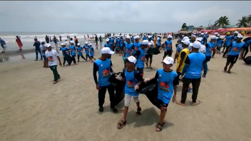 roller-scaters-in-kuakata-beach-clean-up-campaign-on-saturday-87e4df40b53d1273316c27eee8e00ff61685205786.jpg