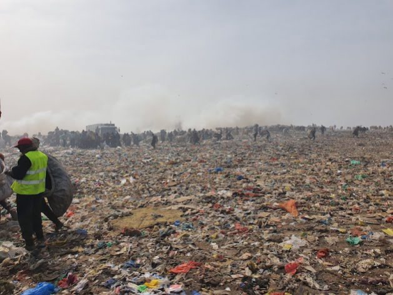 waste-dumpsite-in-dakar-senegal-where-practical-action-an-international-organisation-is-helping-the-communities-phase-out-open-burning-of-waste-3c6037ba8975d470ee4c3ae4e64048c61696316965.jpeg