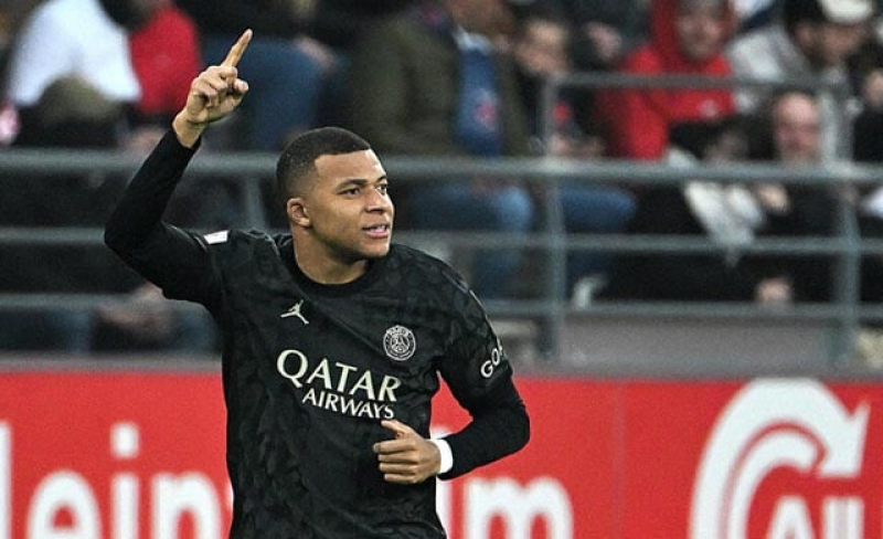 mbappe-hat-trick-takes-psg-top-of-ligue-1-7fafcd00379fb60abc9ec14615baf6191699801330.jpg