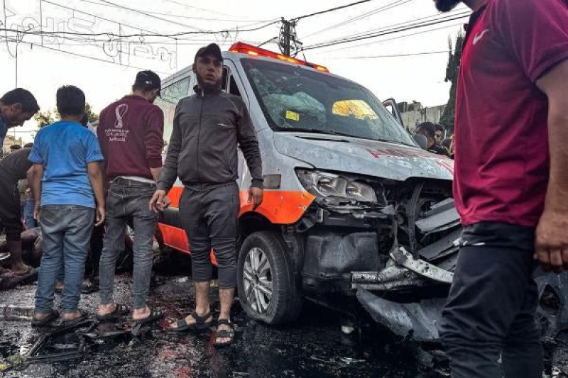 people-gather-around-an-ambulance-damaged-in-a-strike-in-front-of-al-shifa-hospital-in-gaza-city-on-november-3-2023-36f6ae4e42f1cb53767b3a3bf2a9779d1699900190.jpg