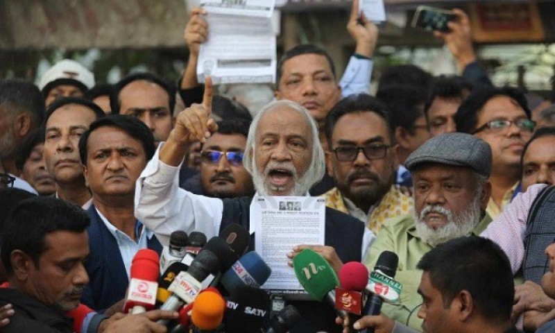 bnp-standing-committee-member-abdul-moyeen-khan-talking-to-reporter-while-distributing-leaflets-in-front-of-the-national-press-club-in-dhaka-on-wednesday-5556fbc6d4b899b1e62caf8251e359f11704300298.jpg