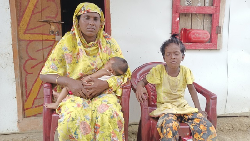 housewife-rabeya-facing-trouble-to-feed-two-daughters-as-her-husband-has-eloped-with-her-niece-ce6fac523896747fd188ac7a7bc44c251710614317.jpg