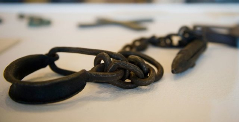 shackles-used-to-bind-slaves-on-display-at-the-transatlantic-slave-trade-exhibition-at-un-headquarters-in-new-york-7efa8efac71bed0220b45ea4e2b1b61f1711471979.jpg