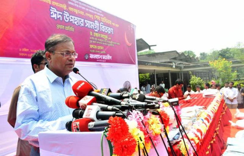 foreign-minister-hasan-mahmud-at-an-eid-gift-distribution-programme-of-bangladesh-chhatra-league-of-al-on-dhaka-university-on-monday-733fef98549793121b53b5b02e362c611712719489.jpg