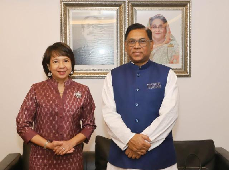 state-minister-nasrul-hamid-with-thai-ambassador-to-bangladesh-makawadee-sumitmor-in-dhaka-on-tuesday-2335e9ea924580a1d7136a6f2451e2471712721578.jpg