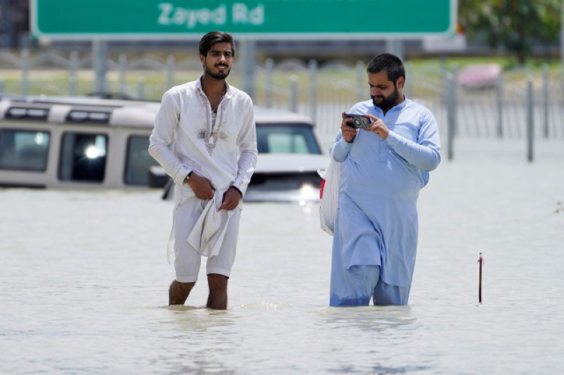 dubai-airport-and-highways-flooded-by-highest-ever-rainfall-6922958900d4702d3157684484e70cd71713412287.jpg