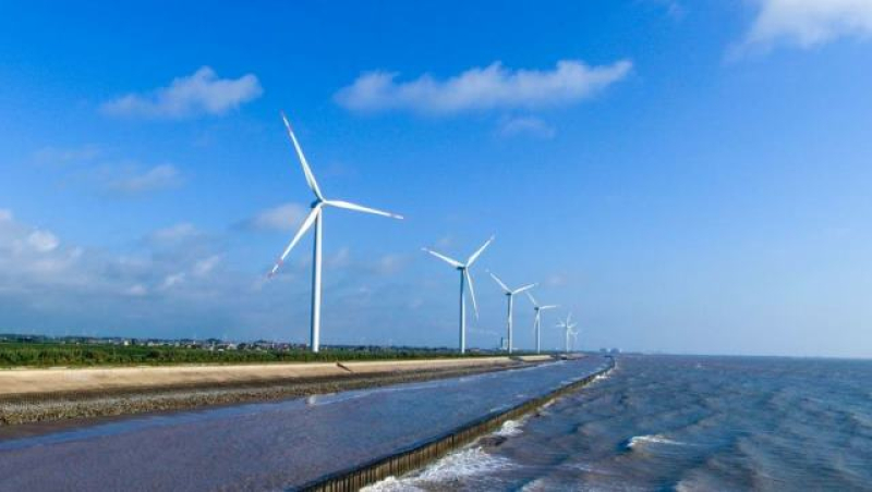 wind-turbines-line-the-coastal-highway-in-yancheng-china-9029226ff5b88514c5da1ee183cbf88d1713552531.jpg