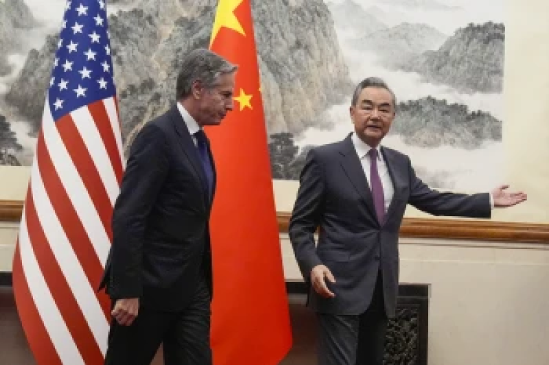 chinese-foreign-minister-wang-yi-right-gestures-to-u-418e6f22eb2cc2085a06a697f4bf1abd1714104119.png