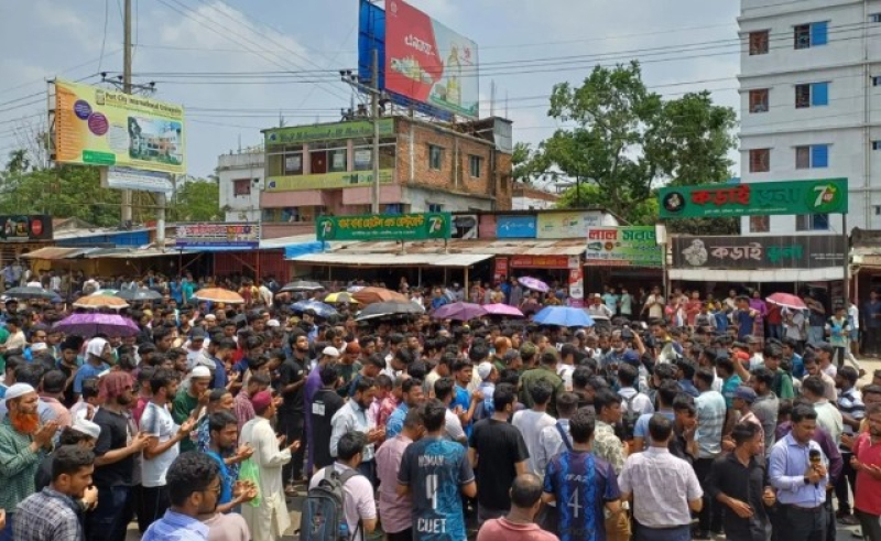 chittagong-university-of-engineering-and-technology-cuet-held-demonstration-for-safe-roads-on-thursday-cc25d2c5324917ab127e616c1fbfe7771714109758.jpg