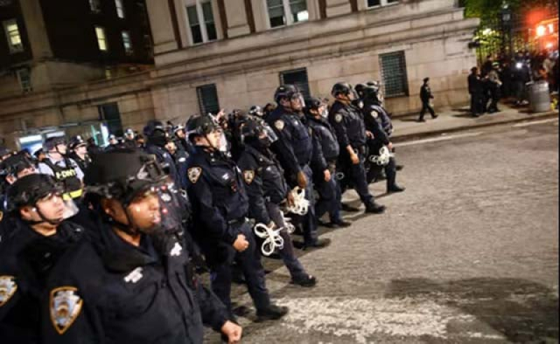 police-clear-columbia-university-campus-in-new-york-664ac28f4eb8591f058c3515a90eeb401714537427.jpg