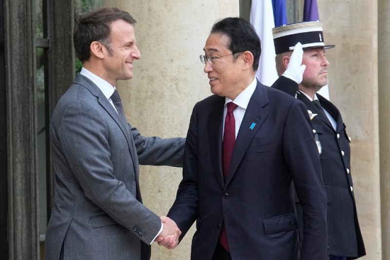 french-president-emmanuel-macron-left-shakes-hands-with-japanese-prime-minister-fumio-kishida-before-a-working-lunch-thursday-may-2-2024-at-the-elysee-palace-in-paris-3c7144776fc7cf3dca9da69d40a569bd1714710086.jpg