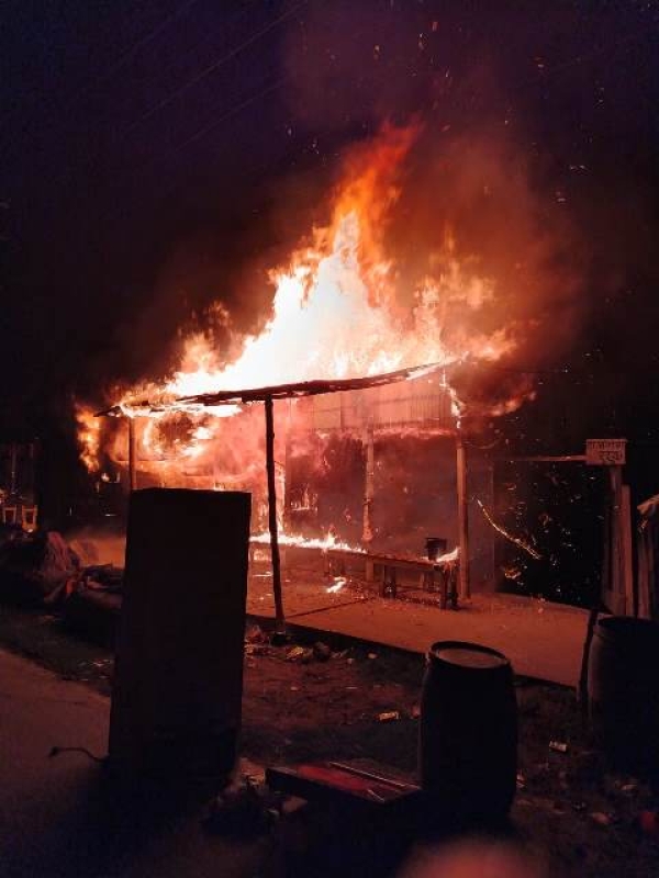 fire-gazipur-9e05f734671d5ccede2d0396e98d579e1715832944.jpg