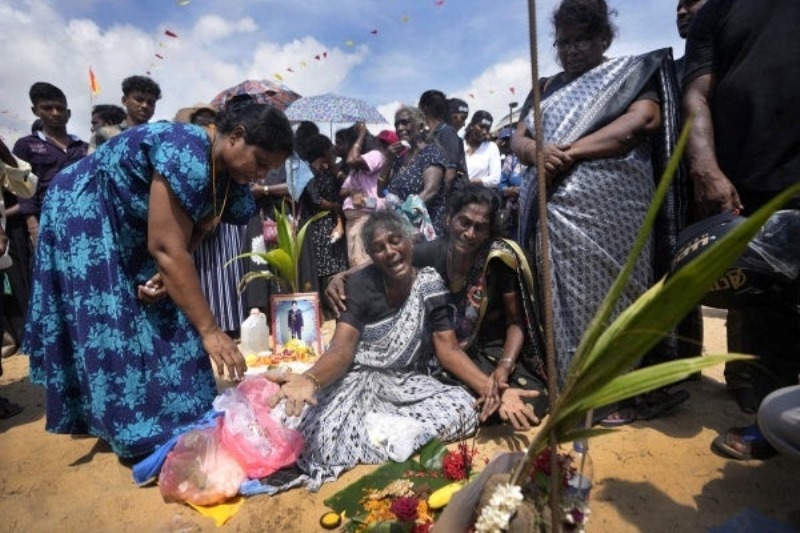 a-tamil-woman-cries-for-her-deceased-family-members-during-a-civil-war-remembrance-in-mullivaikkal-sri-lanka-may-17-2024-ad6bb361723184cfd366c39d6e4d90731716486571.jpg