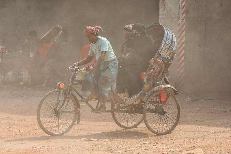 a-rickshaw-puller-moving-in-the-thick-blanket-of-polluted-air-in-dhaka-city-on-friday-5-july-2024-467a9dad13f35daa84678c86b2f464ae1720155581.jpg