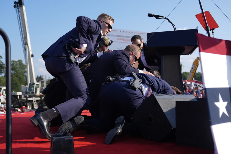 secret-servicemen-whisking-away-republican-presidentialcandidate-from-the-stage-after-the-shooting-at-pensylvania-rally-on-saturday-13-july-2024-b1162ffb56ca46112d0ff599535e9dd41720935143.png