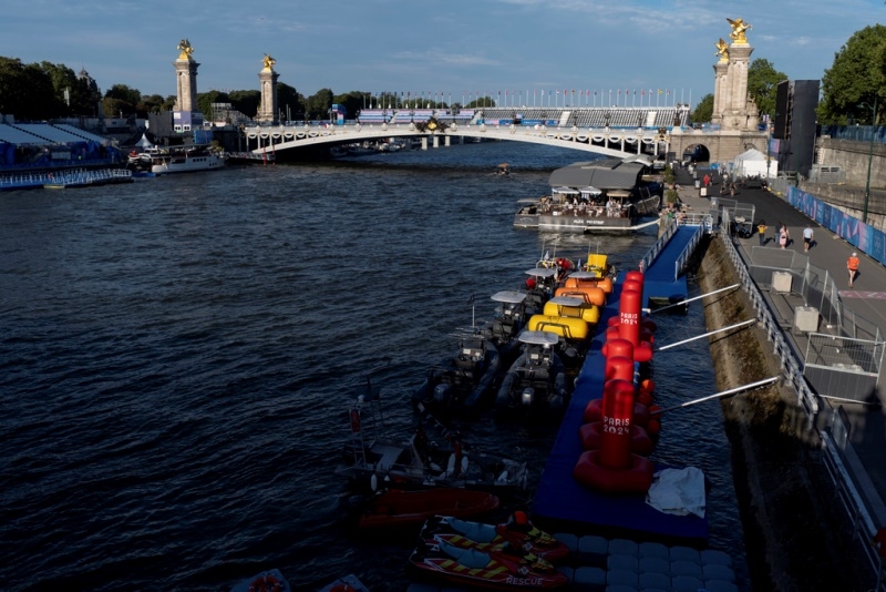 watercraft-and-buoys-sit-along-the-seine-river-on-sunday-july-28-2024-in-paris-d55b555a4846e8dfa9f0dd998b3e66791722316954.jpg