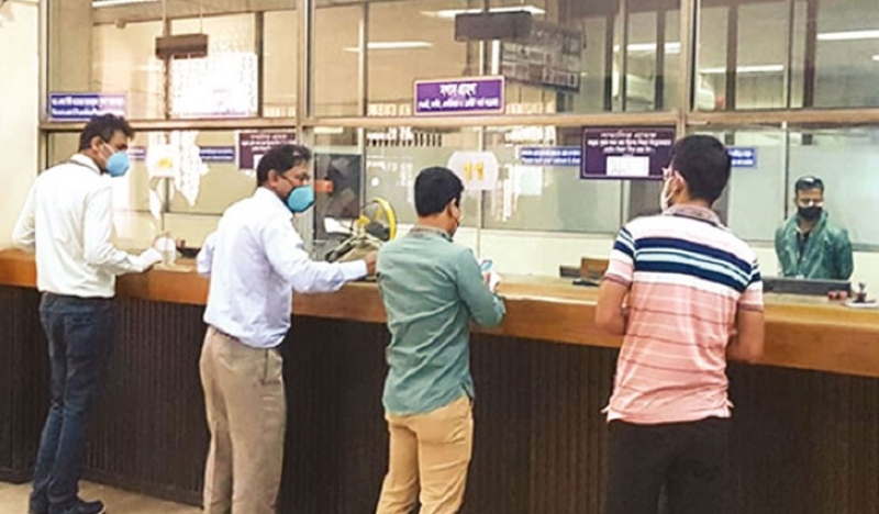 bank-clients-waiting-for-transactions-1422d495daa45971efab9fcbfc7c9d4e1724087963.jpg