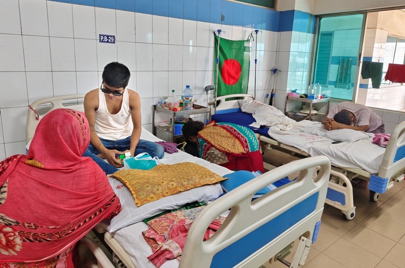 two-of-the-victims-of-pillet-gun-firing-during-the-recent-student-protests-under-treatment-at-a-dhaka-hospital-ea1ac21115e2171cfe12c004da6090621726549060.jpg