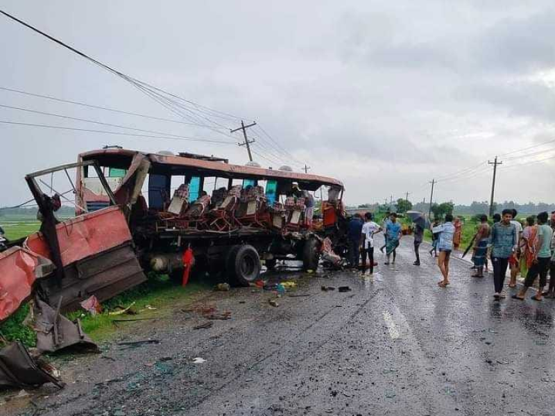 minibus-secerely-damaged-after-collision-with-a-truck-in-shivalaya-manikganj-on-thursday-26-sept-2024-ba4a11530d738b08eea02da188e787511727324348.png