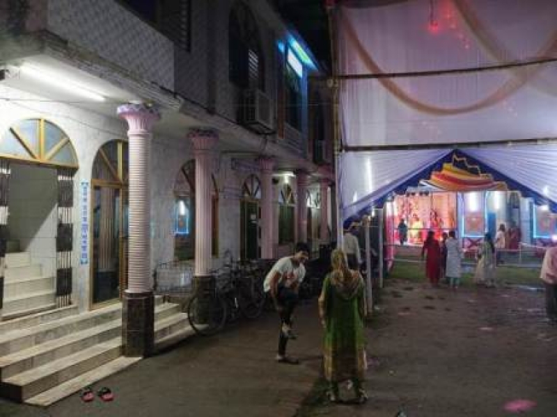 mosque-and-temple-side-by-side-has-set-a-model-of-religious-hormony-in-lalmonirhar-a-northernmost-district-of-bangladesh-1287d6bd4b6cee3bb278229b81e882481728790230.jpg