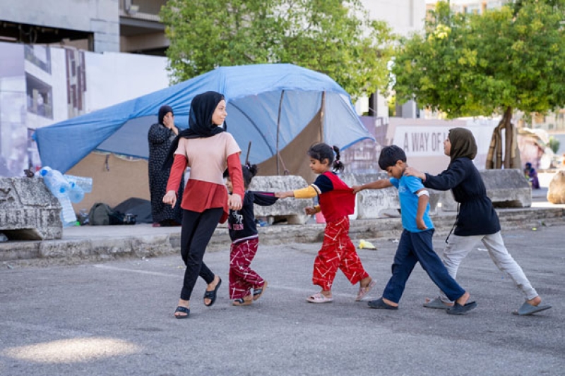 a-lebanese-family-that-has-been-forced-to-live-on-the-streets-of-beirut-due-to-recent-hostilities-2ca7c0dcca298b6528345878b683191f1730514567.jpg