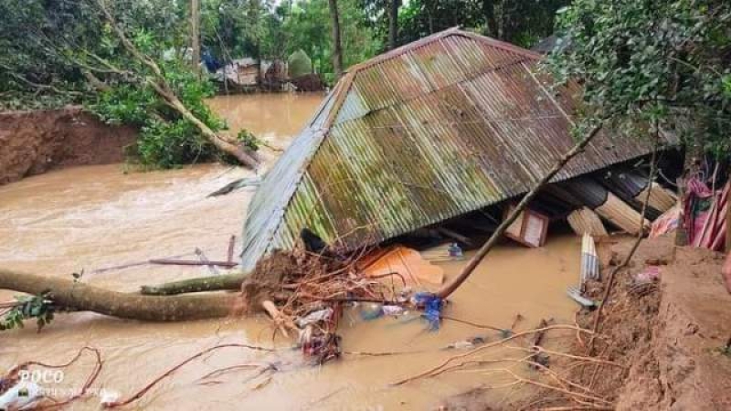 the-flood-damaged-thousands-of-dwelling-houses-like-this-one-in-feni-5efadfd6fb12d57da3d9cbb6dfaa37a71731644129.jpg